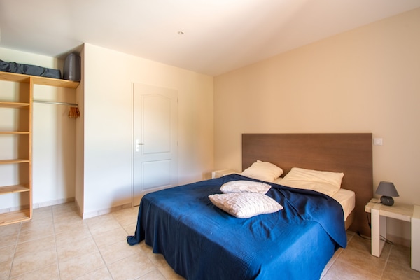 Foto van Vakantiehuis in Le Plan-de-la-Tour met Zwembad - Vakantiehuis in Le Plan-De-La-Tour - BedRoom