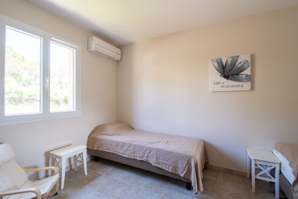 Foto van Vakantiehuis in Le Plan-de-la-Tour met Zwembad - Vakantiehuis in Le Plan-De-La-Tour - BedRoom