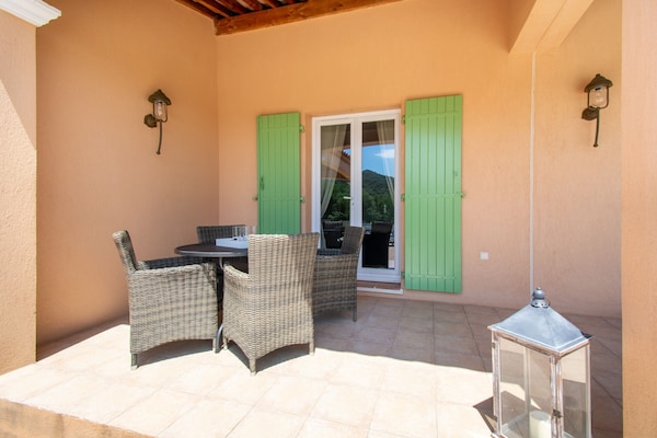 Foto van Vakantiehuis in Le Plan-de-la-Tour met Zwembad - Vakantiehuis in Le Plan-De-La-Tour - TerraceBalcony