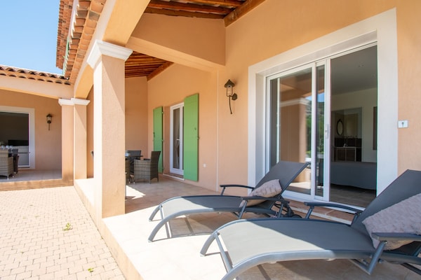 Foto van Vakantiehuis in Le Plan-de-la-Tour met Zwembad - Vakantiehuis in Le Plan-De-La-Tour - TerraceBalcony