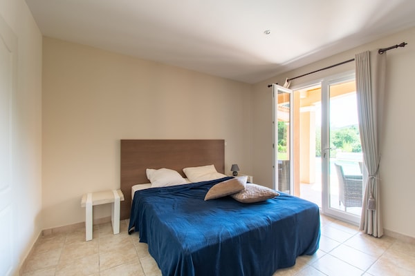 Foto van Vakantiehuis in Le Plan-de-la-Tour met Zwembad - Vakantiehuis in Le Plan-De-La-Tour - BedRoom