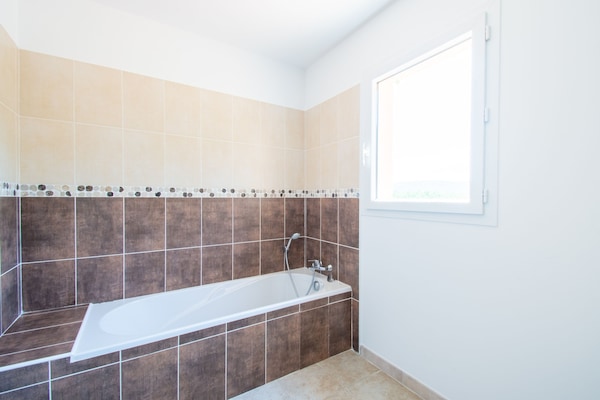 Foto van Vakantiehuis in Le Plan-de-la-Tour met Zwembad - Vakantiehuis in Le Plan-De-La-Tour - BathRoom