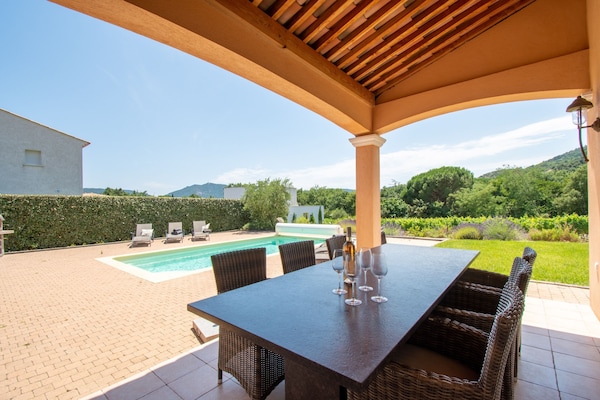 Foto van Vakantiehuis in Le Plan-de-la-Tour met Zwembad - Vakantiehuis in Le Plan-De-La-Tour - TerraceBalcony