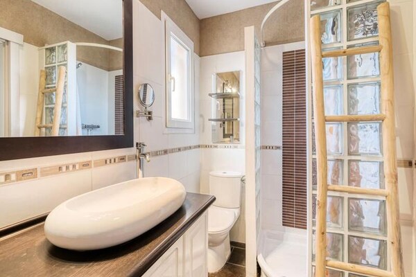 Foto van Huis aan Côte d'Azur met Zwembad - Vakantiehuis in Bormes-les-Mimosas - Untagged