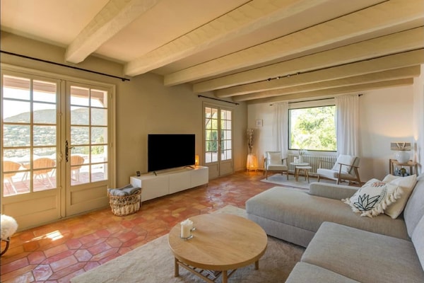 Foto van Villa in Cavalaire met Zeezicht & Zwembad - Vakantiehuis in Cavalaire sur Mer - LivingRoom