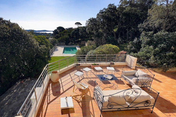 Foto van Villa in Cavalaire-sur-Mer met uitzicht op zee - Vakantiehuis in Cavalaire-sur-Mer - TerraceBalcony