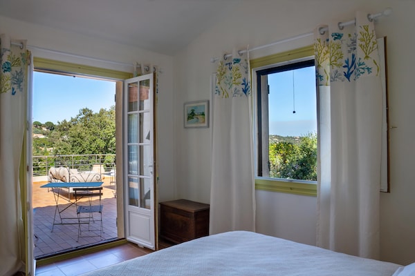 Foto van Villa in Cavalaire-sur-Mer met uitzicht op zee - Vakantiehuis in Cavalaire-sur-Mer - BedRoom