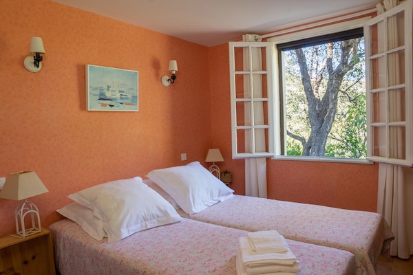 Foto van Villa in Cavalaire-sur-Mer met uitzicht op zee - Vakantiehuis in Cavalaire-sur-Mer - BedRoom