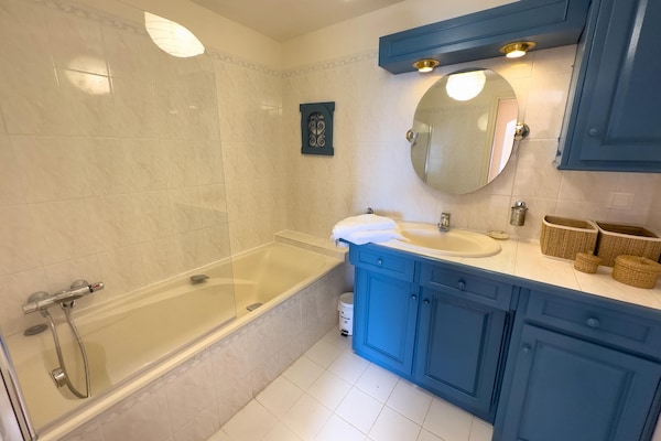 Foto van Villa in Cavalaire-sur-Mer met uitzicht op zee - Vakantiehuis in Cavalaire-sur-Mer - BathRoom