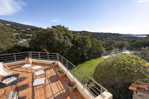 Foto van Villa in Cavalaire-sur-Mer met uitzicht op zee - Vakantiehuis in Cavalaire-sur-Mer - ViewSummer