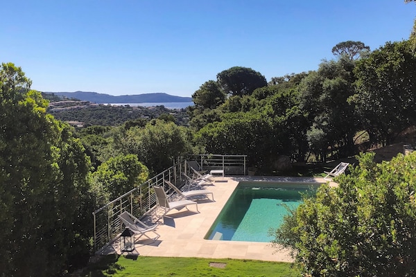 Foto van Villa in Cavalaire-sur-Mer met uitzicht op zee - Vakantiehuis in Cavalaire-sur-Mer - PoolOfHouse