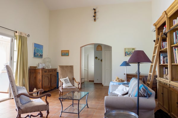 Foto van Villa in Cavalaire-sur-Mer met uitzicht op zee - Vakantiehuis in Cavalaire-sur-Mer - LivingRoom