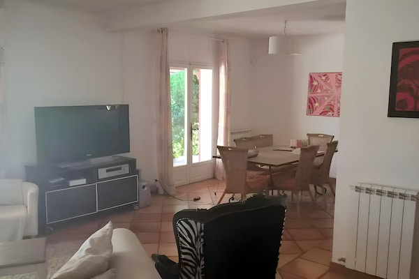 Foto van Villa met privézwembad, tuin en panoramisch - Vakantiehuis in Draguignan - LivingRoom