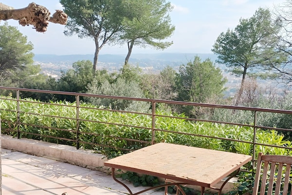 Foto van Villa met privézwembad, tuin en panoramisch - Vakantiehuis in Draguignan - TerraceBalcony