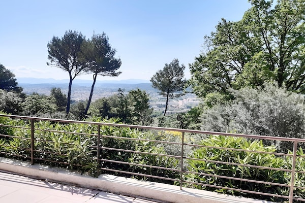 Foto van Villa met privézwembad, tuin en panoramisch - Vakantiehuis in Draguignan - View