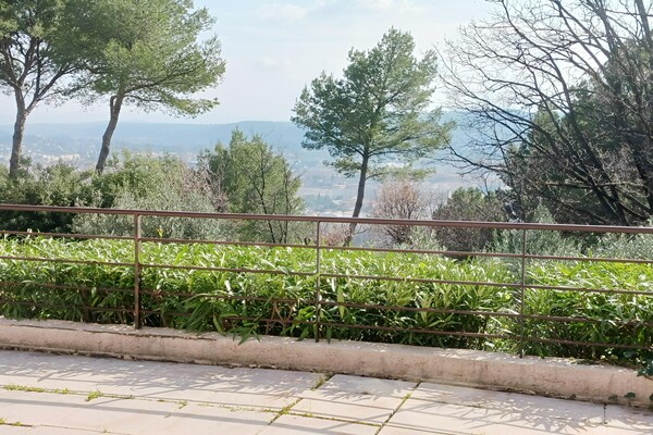 Foto van Villa met privézwembad, tuin en panoramisch - Vakantiehuis in Draguignan - View