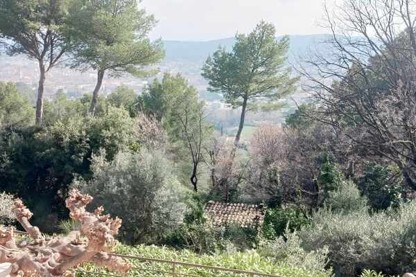 Foto van Villa met privézwembad, tuin en panoramisch - Vakantiehuis in Draguignan - View