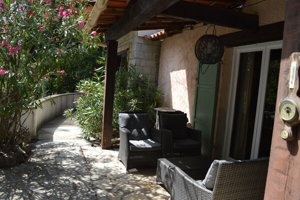 Foto van Vakantiehuis in Fayence met privézwembad - Vakantiehuis in Fayence - TerraceBalcony
