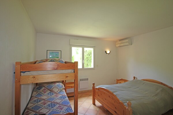 Foto van Villa in Provence met Zwembad en Tuin - Vakantiehuis in Saint Paul en Foret - BedRoom