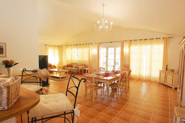 Foto van Luxe villa in Var met zwembad voor 10 personen - Vakantiehuis in Fayence - DiningRoom