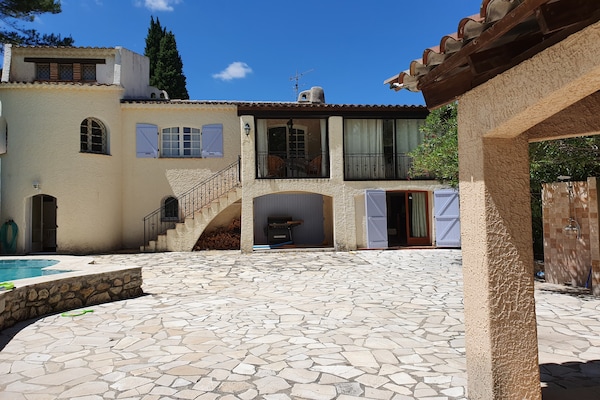 Foto van Zeer mooie villa in Lorgues met zwembad - Vakantiehuis in Lorgues - ExteriorSummer