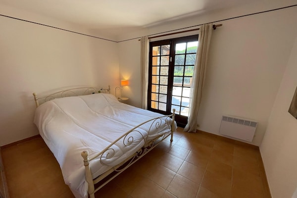 Foto van Villa in Vidauban met Zwembad en BBQ - Vakantiehuis in Vidauban - BedRoom