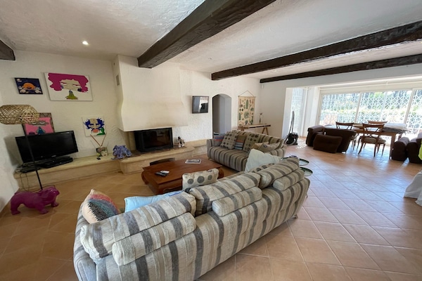 Foto van Villa in Vidauban met Zwembad en BBQ - Vakantiehuis in Vidauban - LivingRoom