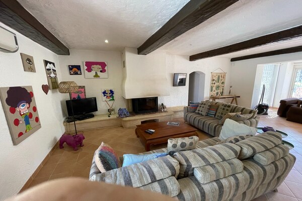 Foto van Villa in Vidauban met Zwembad en BBQ - Vakantiehuis in Vidauban - LivingRoom