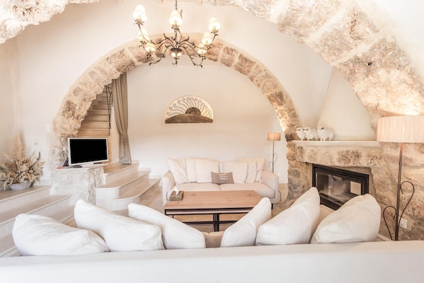 Foto van Voormalige schaapskooi met zwembad in Cotignac - Vakantiehuis in Cotignac - LivingRoom