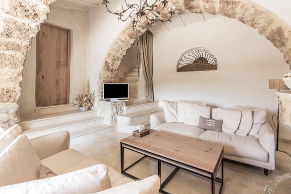 Foto van Voormalige schaapskooi met zwembad in Cotignac - Vakantiehuis in Cotignac - LivingRoom