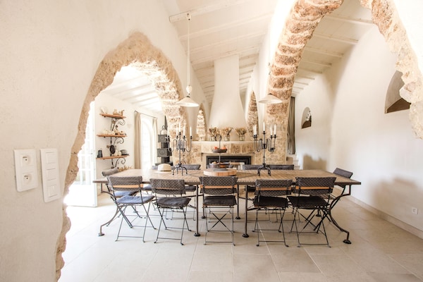 Foto van Voormalige schaapskooi met zwembad in Cotignac - Vakantiehuis in Cotignac - DiningRoom