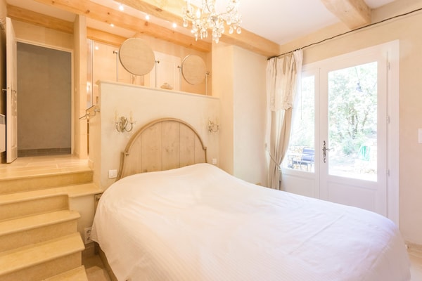 Foto van Voormalige schaapskooi met zwembad in Cotignac - Vakantiehuis in Cotignac - BedRoom