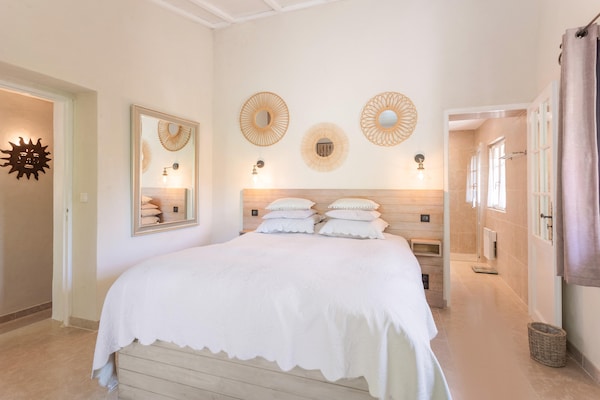Foto van Voormalige schaapskooi met zwembad in Cotignac - Vakantiehuis in Cotignac - BedRoom
