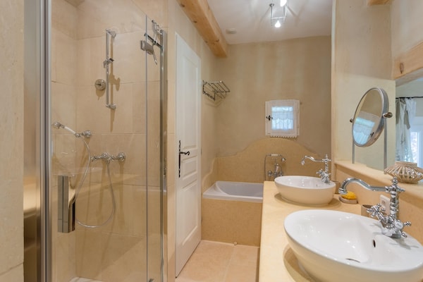 Foto van Voormalige schaapskooi met zwembad in Cotignac - Vakantiehuis in Cotignac - BathRoom