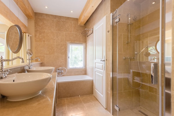 Foto van Voormalige schaapskooi met zwembad in Cotignac - Vakantiehuis in Cotignac - BathRoom