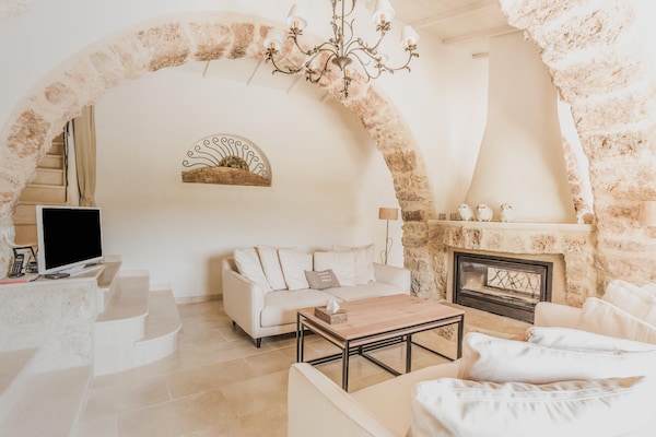 Foto van Voormalige schaapskooi met zwembad in Cotignac - Vakantiehuis in Cotignac - LivingRoom