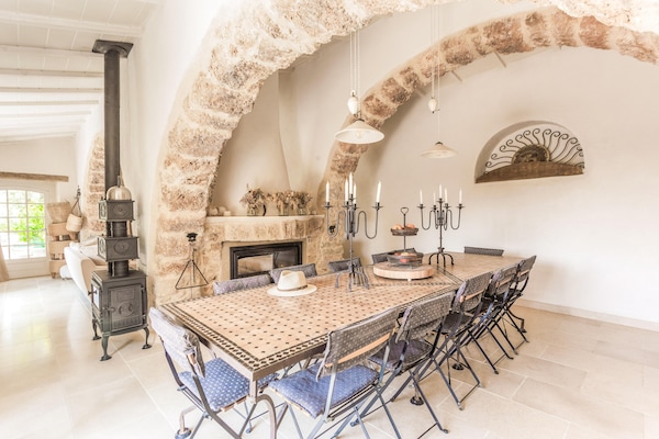 Foto van Voormalige schaapskooi met zwembad in Cotignac - Vakantiehuis in Cotignac - DiningRoom