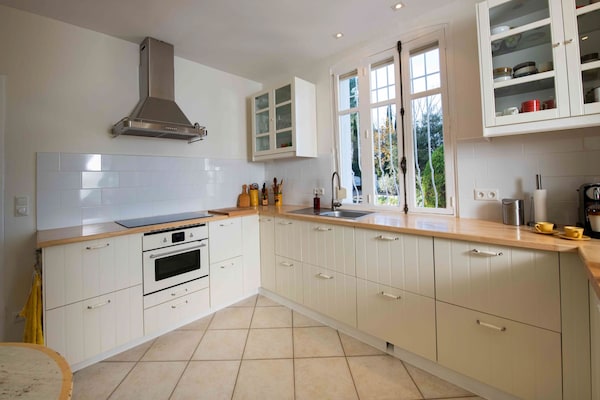 Foto van Villa Christine, met zwembad en uitzicht - Vakantiehuis in Carcès - Kitchen