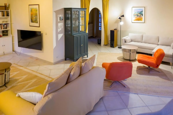 Foto van Villa Christine, met zwembad en uitzicht - Vakantiehuis in Carcès - LivingRoom