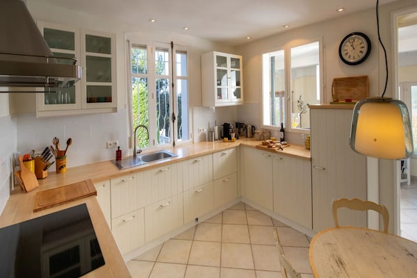 Foto van Villa Christine, met zwembad en uitzicht - Vakantiehuis in Carcès - Kitchen