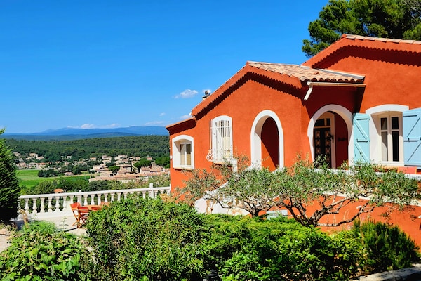 Foto van Villa Christine, met zwembad en uitzicht - Vakantiehuis in Carcès - ExteriorSummer