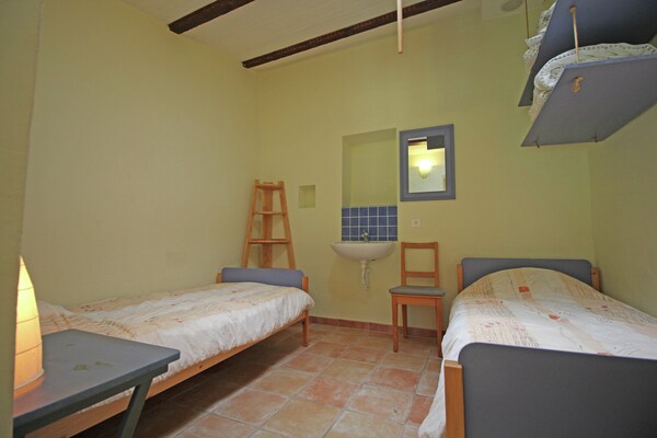Foto van Vakantiehuis in Carcès met zwembad & wijngaarden - Vakantiehuis in Carcès - BedRoom