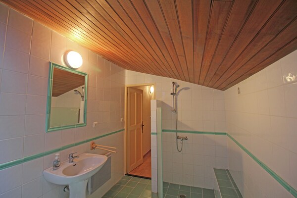 Foto van Vakantiehuis in Carcès met zwembad & wijngaarden - Vakantiehuis in Carcès - BathRoom