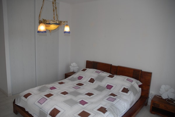 Foto van Vakantiehuis met zwembad en uitzicht op de natuur - Vakantiehuis in Bagnols en Foret - BedRoom