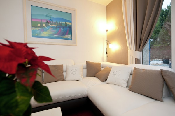 Foto van Villa in Bagnols met Zwembad & Natuurparken - Vakantiehuis in Bagnols en Foret - LivingRoom