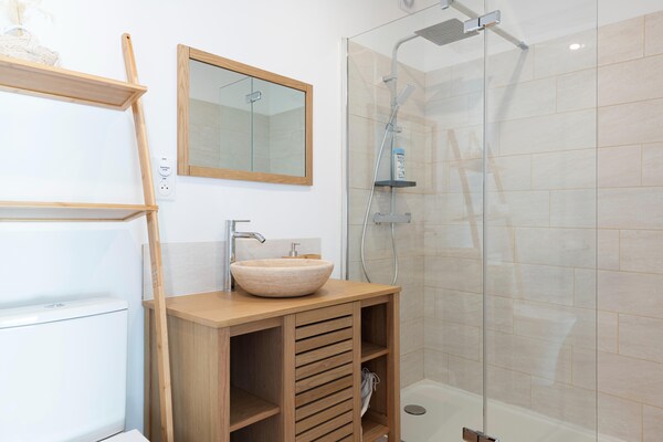 Foto van Charmant vakantiehuis met privétuin - Vakantiehuis in La Garde Freinet - BathRoom