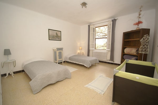 Foto van Vakantiehuis in Pertuis met Zwembad en Uitzicht - Vakantiehuis in Pertuis - BedRoom
