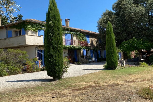 Foto van Vakantiehuis in Pertuis met Zwembad en Uitzicht - Vakantiehuis in Pertuis - ExteriorSummer