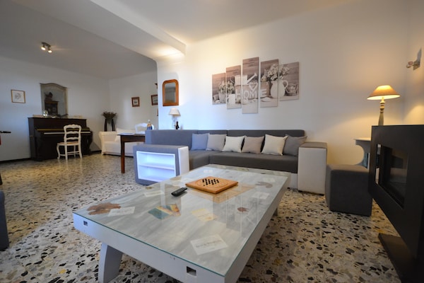 Foto van Vakantiehuis in Pertuis met Zwembad en Uitzicht - Vakantiehuis in Pertuis - LivingRoom
