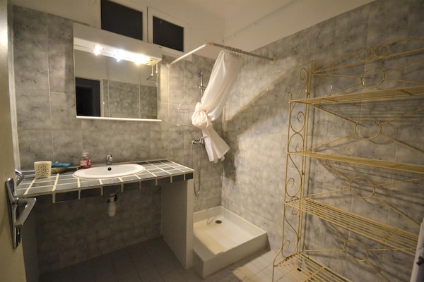 Foto van Vakantiehuis in Pertuis met Zwembad en Uitzicht - Vakantiehuis in Pertuis - BathRoom